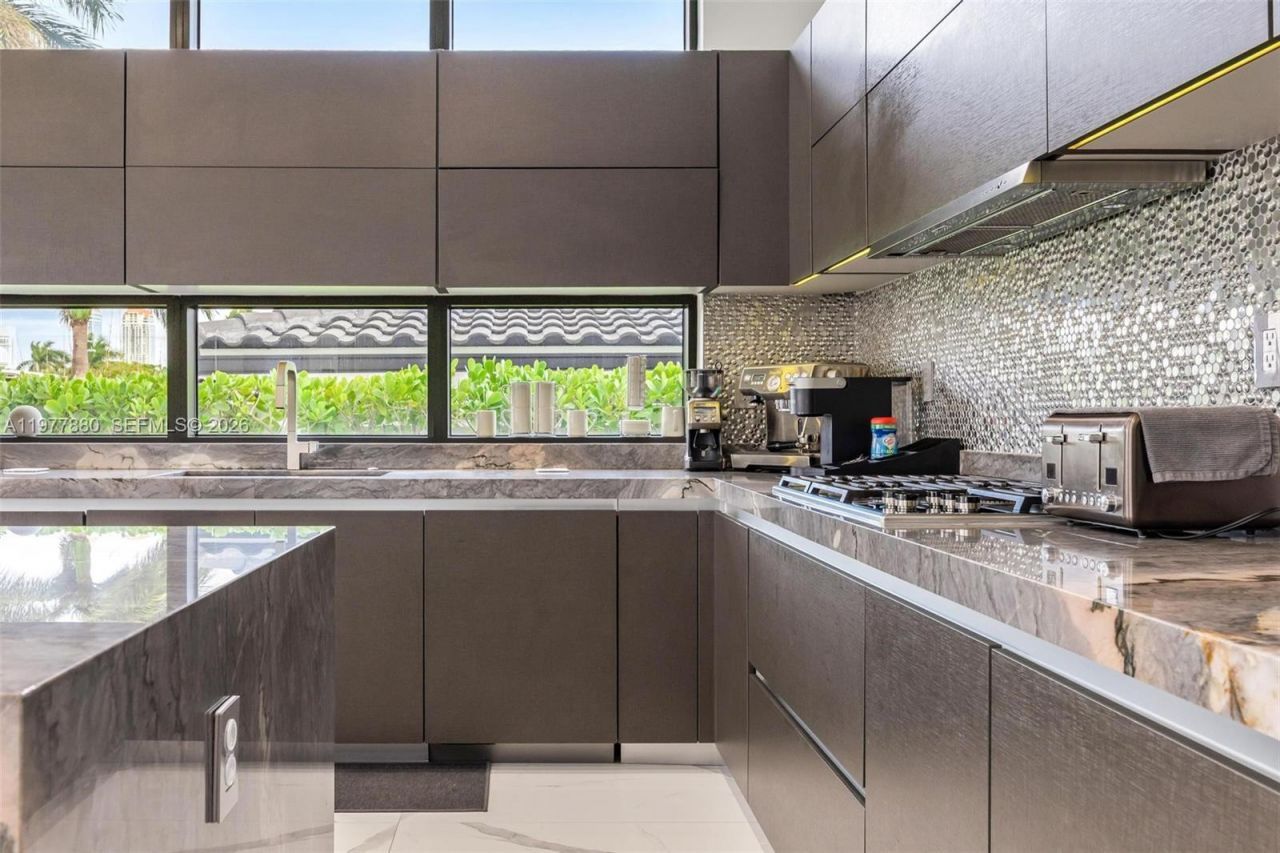 3367 NE 168th St, Unit __, North Miami Beach, FL 33160 Photo