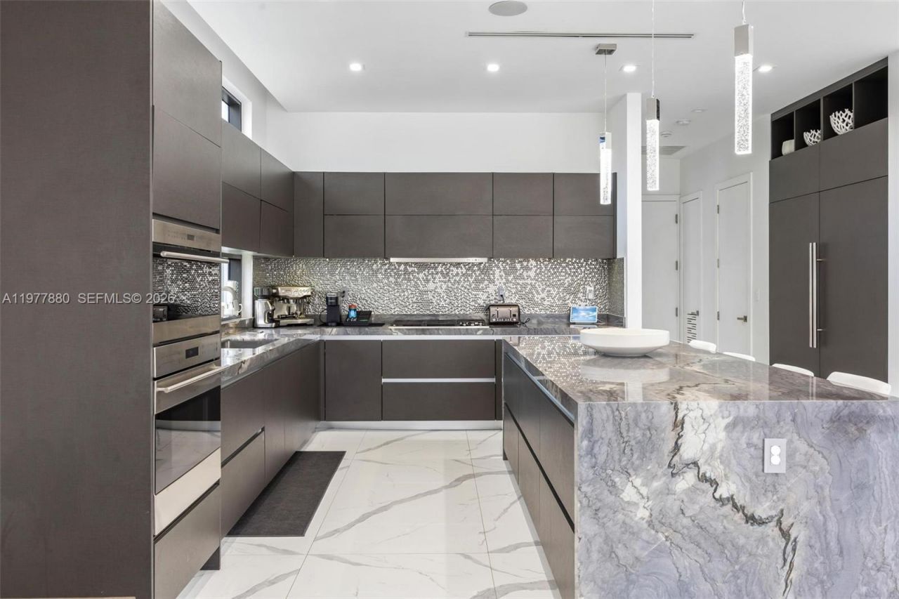 3367 NE 168th St, Unit __, North Miami Beach, FL 33160 Photo