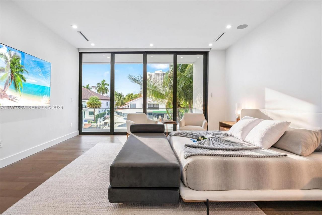 3367 NE 168th St, Unit __, North Miami Beach, FL 33160 Photo