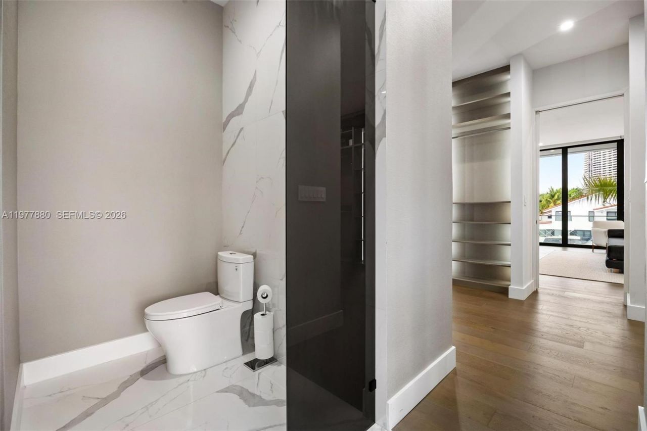 3367 NE 168th St, Unit __, North Miami Beach, FL 33160 Photo