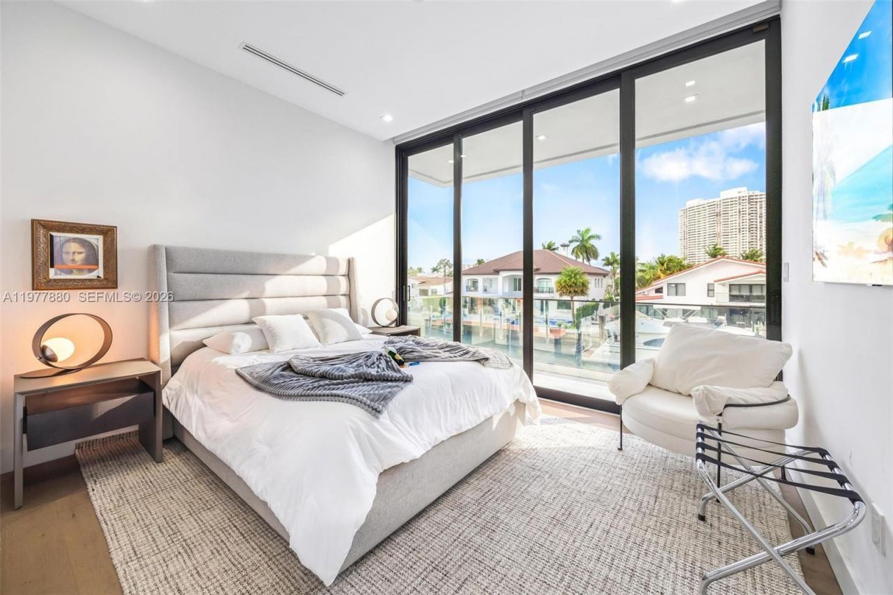 3367 NE 168th St, Unit __, North Miami Beach, FL 33160 Photo