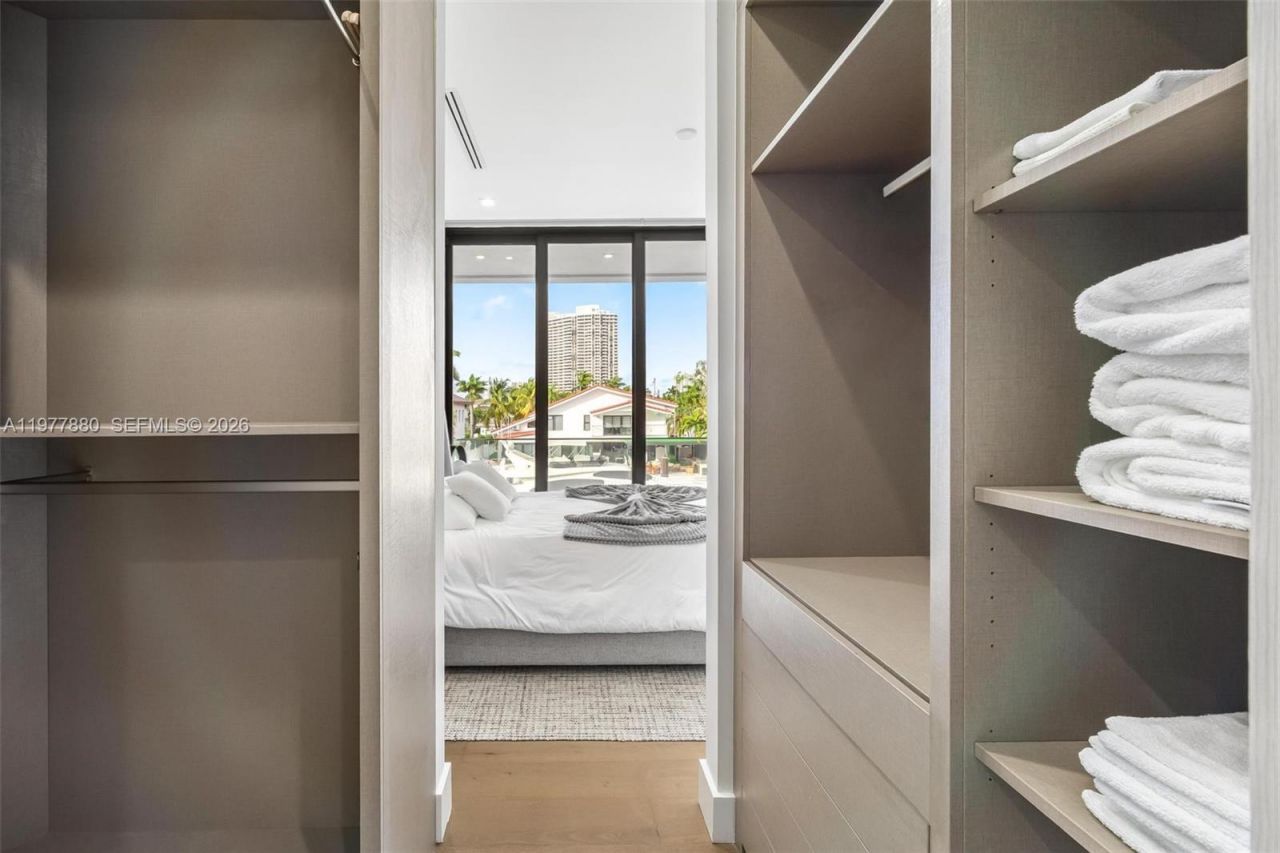 3367 NE 168th St, Unit __, North Miami Beach, FL 33160 Photo