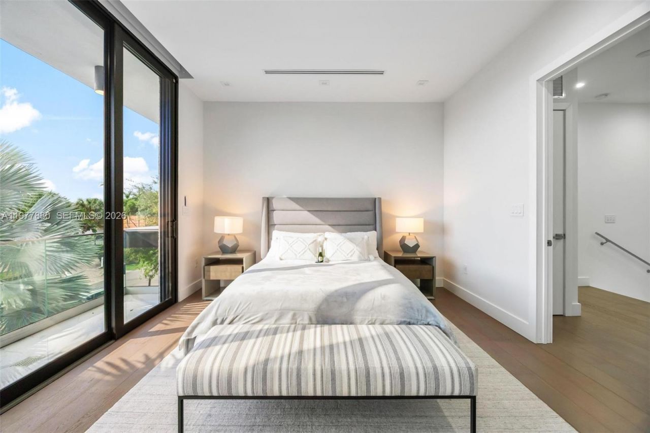 3367 NE 168th St, Unit __, North Miami Beach, FL 33160 Photo