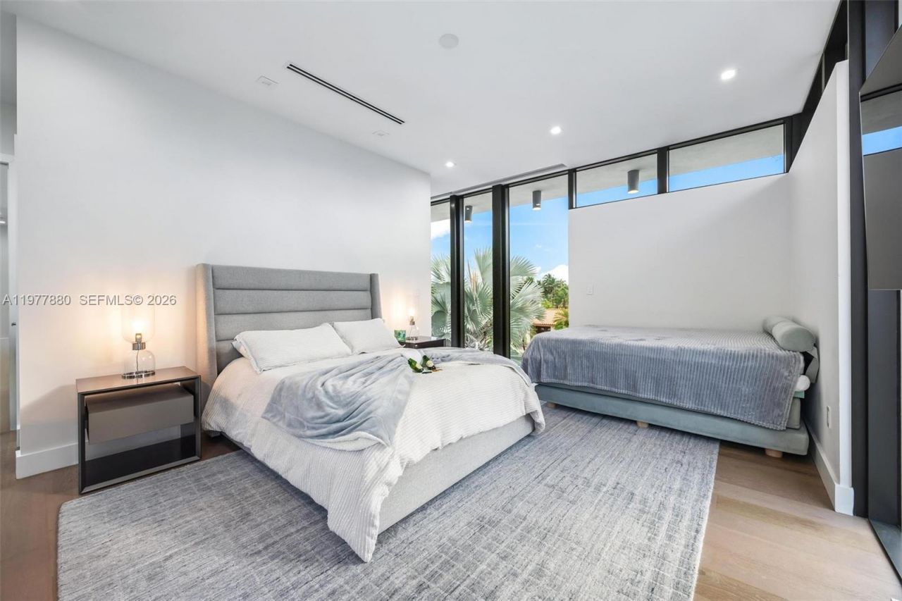 3367 NE 168th St, Unit __, North Miami Beach, FL 33160 Photo