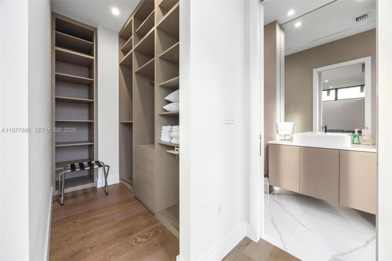3367 NE 168th St, Unit __, North Miami Beach, FL 33160 Photo