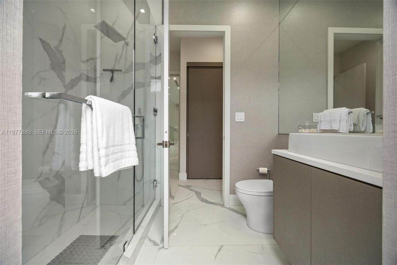 3367 NE 168th St, Unit __, North Miami Beach, FL 33160 Photo