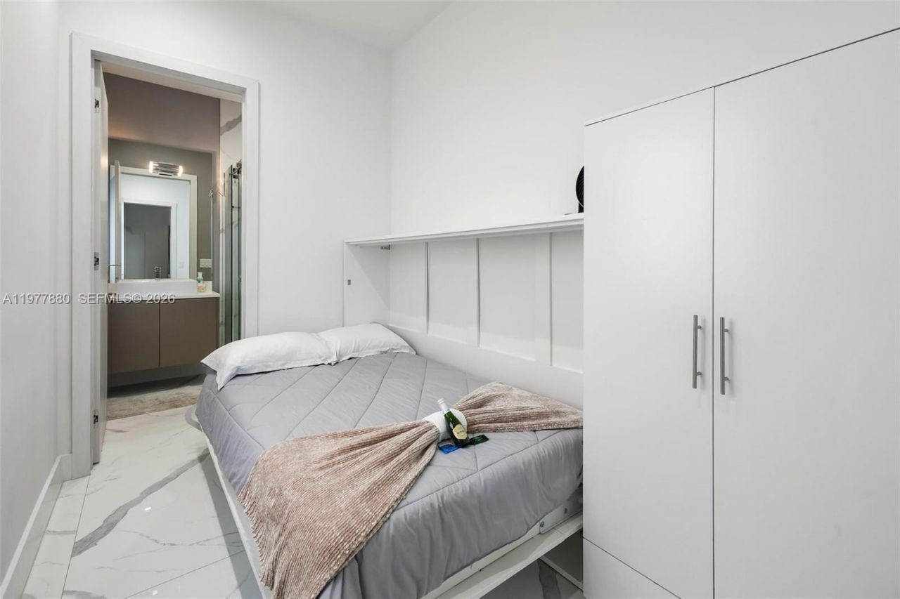 3367 NE 168th St, Unit __, North Miami Beach, FL 33160 Photo