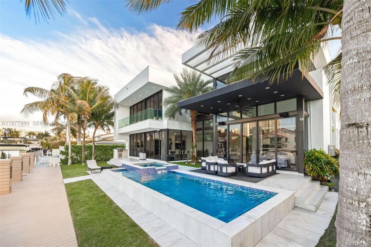 3367 NE 168th St, Unit __, North Miami Beach, FL 33160 Photo