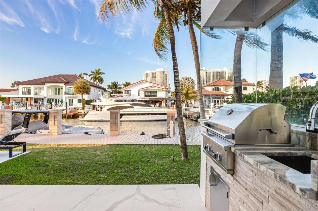 3367 NE 168th St, Unit __, North Miami Beach, FL 33160 Photo