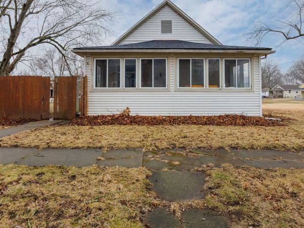 517 N Walnut Street, Clinton, IL 61727