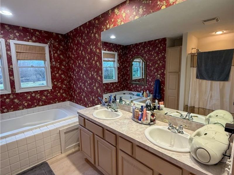 17058 Chamberlain Road, Grafton, OH 44044 Photo 14