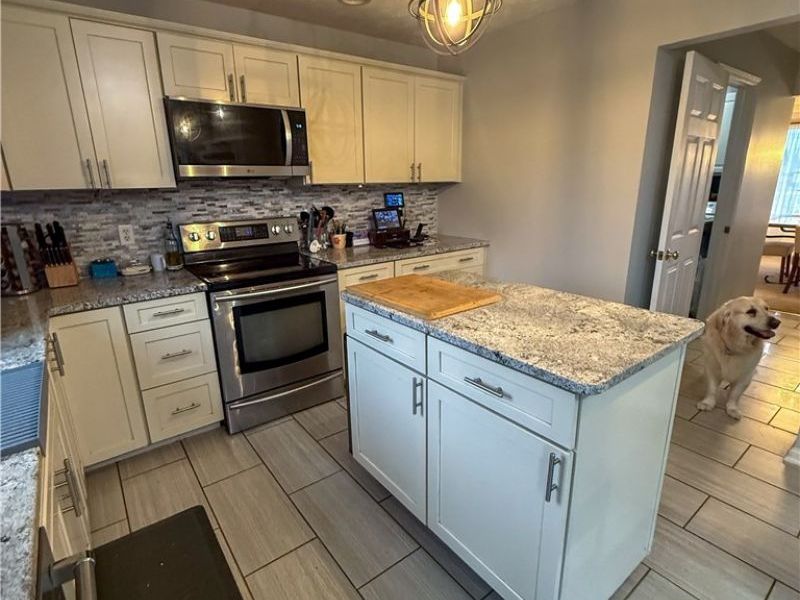 17058 Chamberlain Road, Grafton, OH 44044 Photo 4