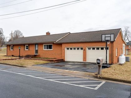 114 CLARKE AVE Elkton, VA 22827