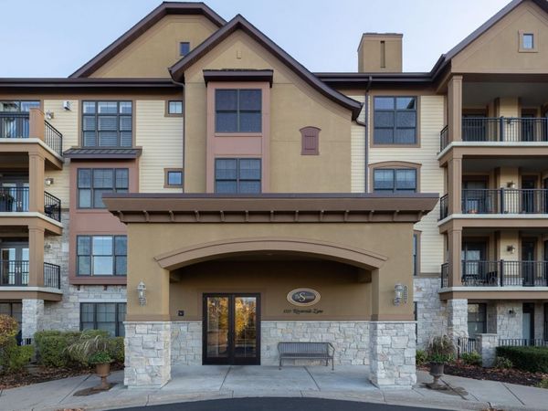 1320 Riverside Lane, Unit 200, Mendota Heights, MN 55118