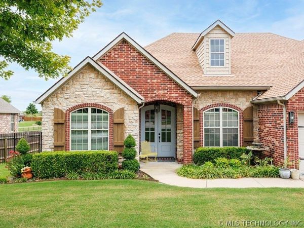 5711 Nottingham Place , Bartlesville, OK 74006