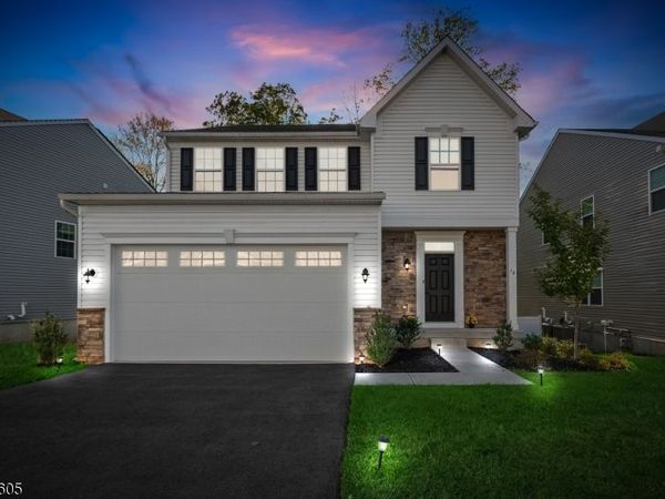 58 Oakwood Blvd, Union, NJ 08827