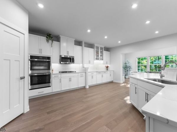 58 Oakwood Blvd, Union, NJ 08827