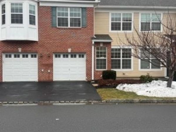 2421 Canterbury Ln, North Brunswick, NJ 08902
