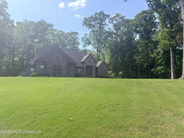 568 Woodford Cove, Hernando, MS 38632