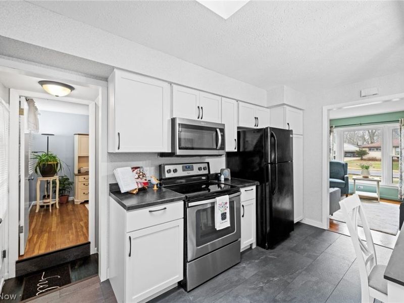 23947 Lebern Drive, North Olmsted, OH 44070 Photo 11