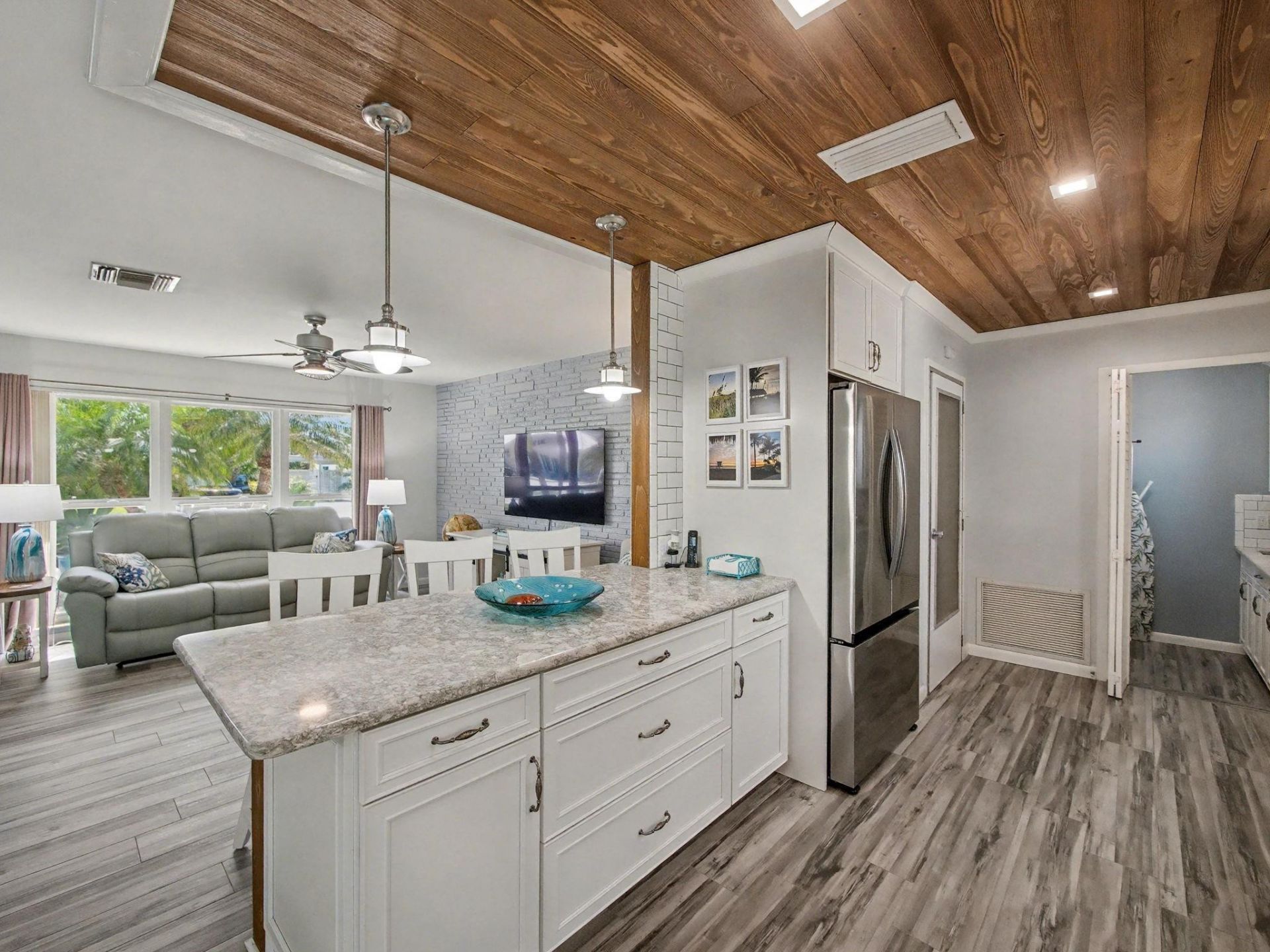 219 Blossom Ln, Palm Beach Shores, FL 33404 Photo