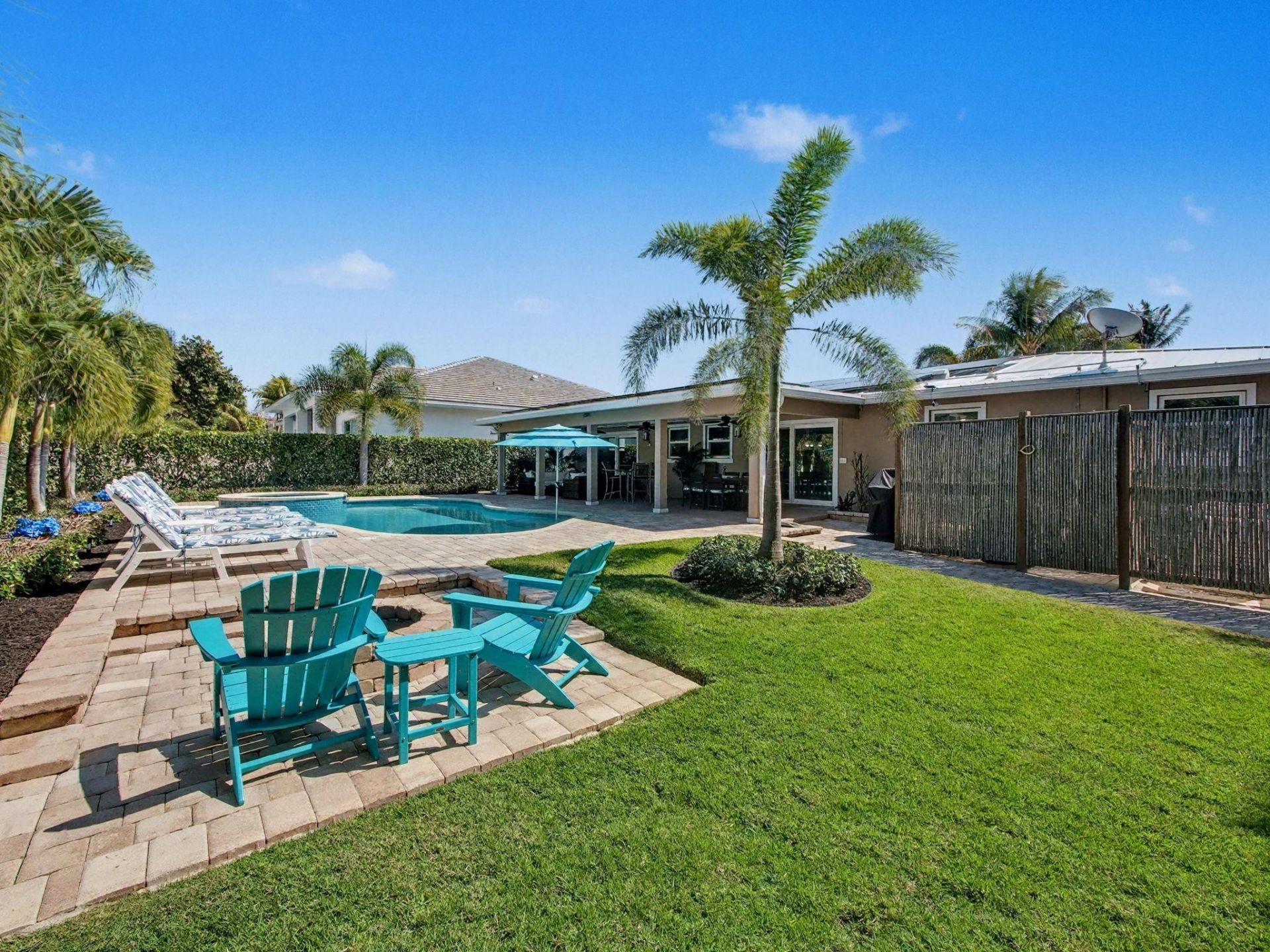 219 Blossom Ln, Palm Beach Shores, FL 33404 Photo