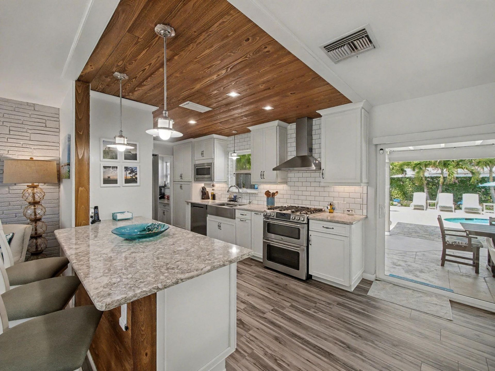 219 Blossom Ln, Palm Beach Shores, FL 33404 Photo