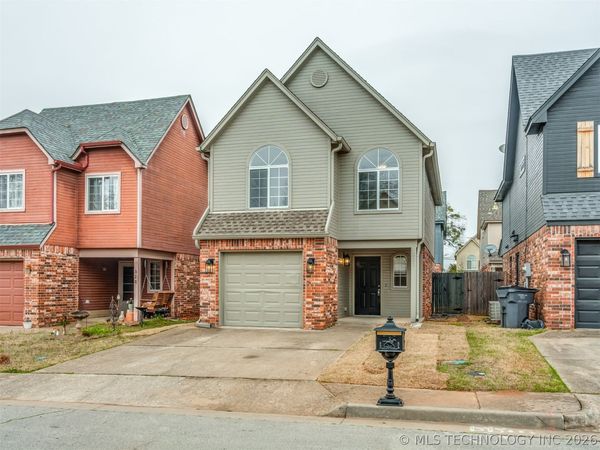 321 W J Street , Jenks, OK 74008