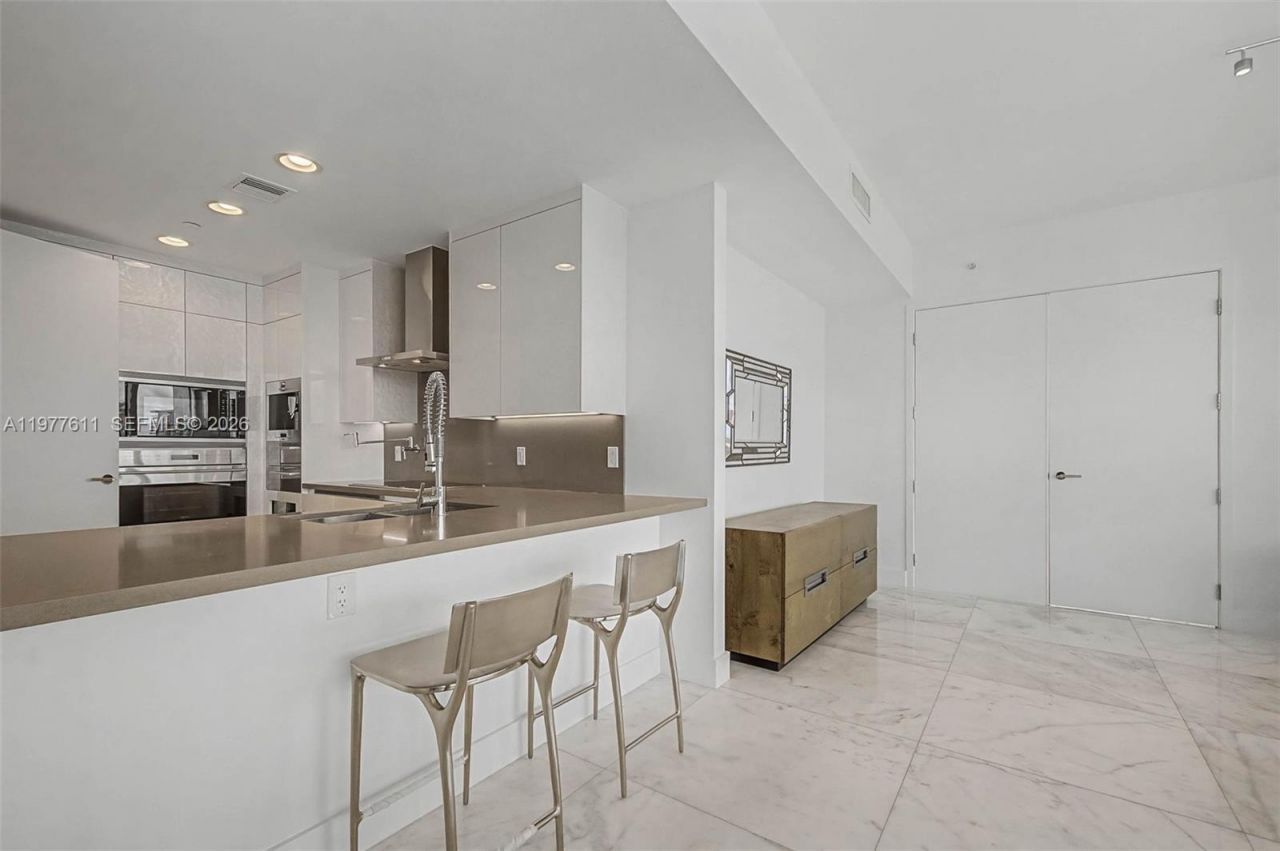 17475 Collins Ave, Unit 904, Miami Beach, FL 33160 Photo