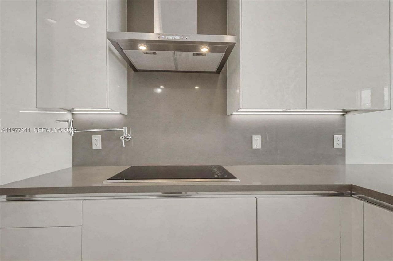 17475 Collins Ave, Unit 904, Miami Beach, FL 33160 Photo