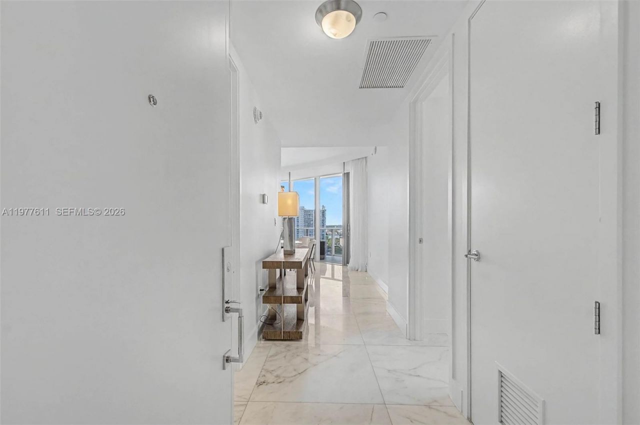 17475 Collins Ave, Unit 904, Miami Beach, FL 33160 Photo
