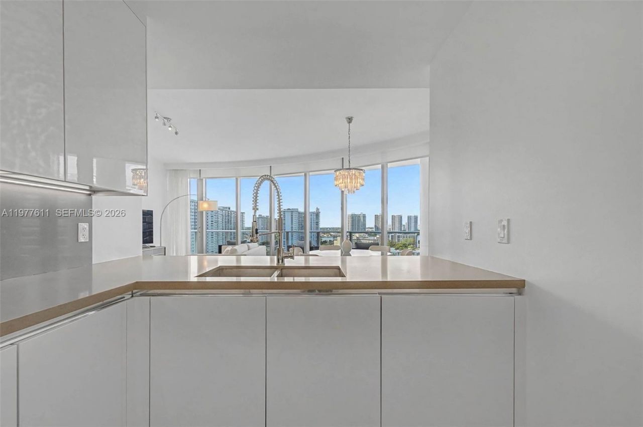 17475 Collins Ave, Unit 904, Miami Beach, FL 33160 Photo