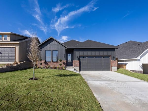 5204 Helmick Avenue, Fort Worth, TX 76107