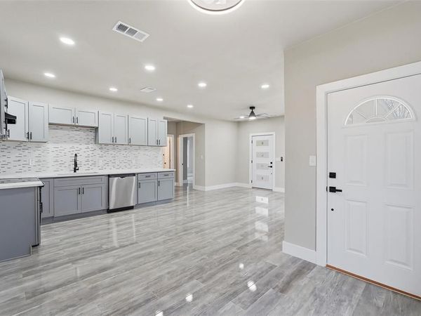 1914 Leath Street , Dallas, TX 75212