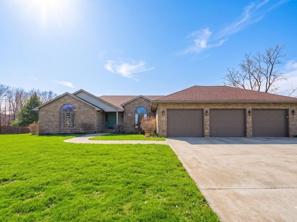 209 N Copperwood Court, Muncie, IN 47304