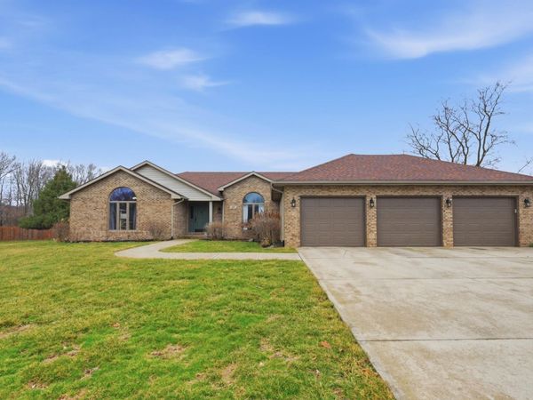 209 N Copperwood Court, Muncie, IN 47304