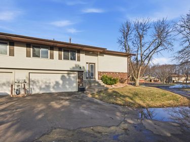 1091 Churchill Place, Shoreview, MN 55126