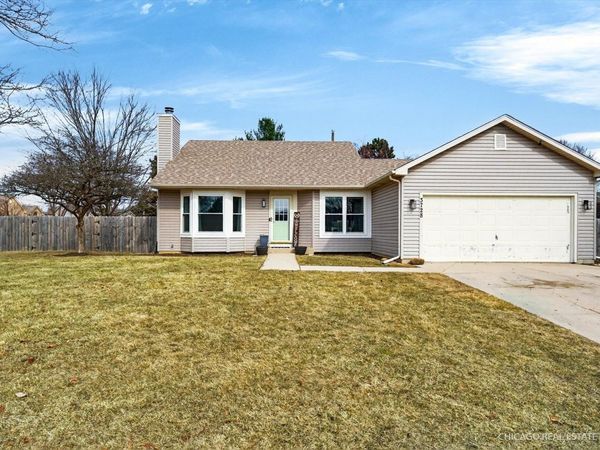 3728 Pebble Creek , McHenry, IL 60050