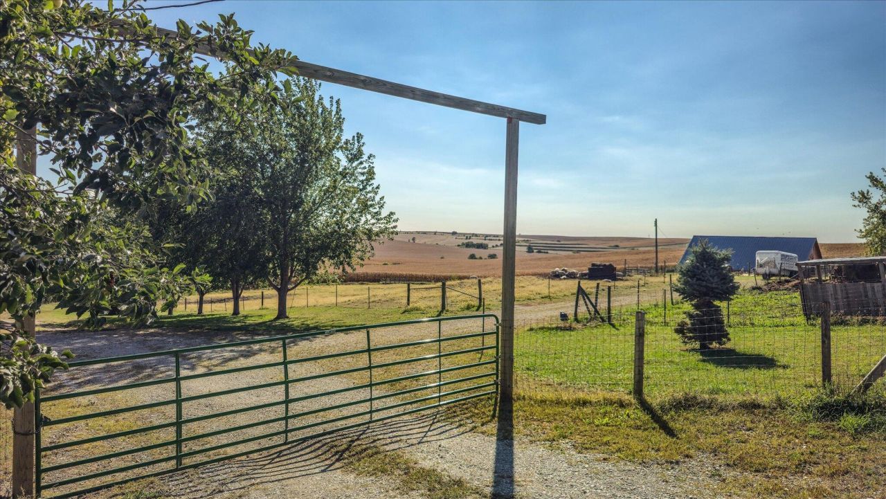 19433 420th Street, Oakland, IA 51560 Main Photo