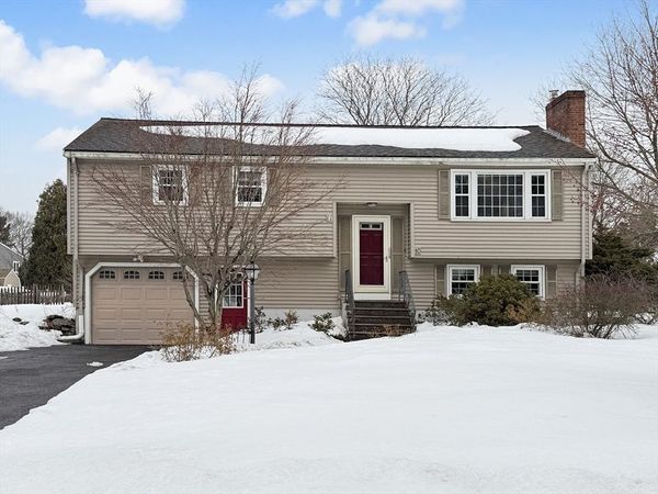 10 Thoreau Rd, Northborough, MA 01532