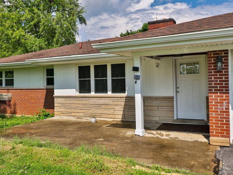 8698 Cox Road, West Chester, OH 45069 Photo 2