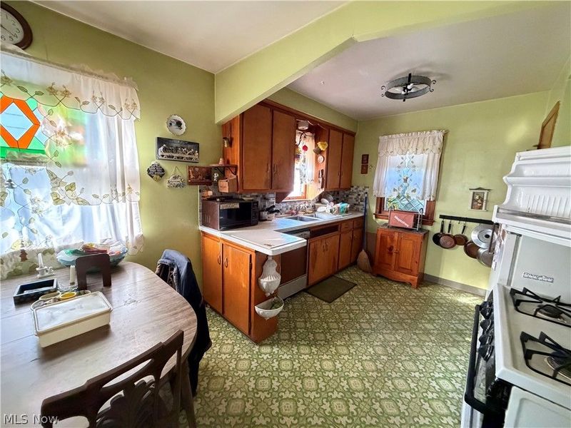 6526 Westminster Drive, Parma, OH 44129 Photo 3