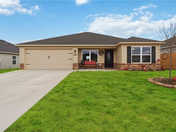 1624 Ace Avenue, Gentry, AR 72734