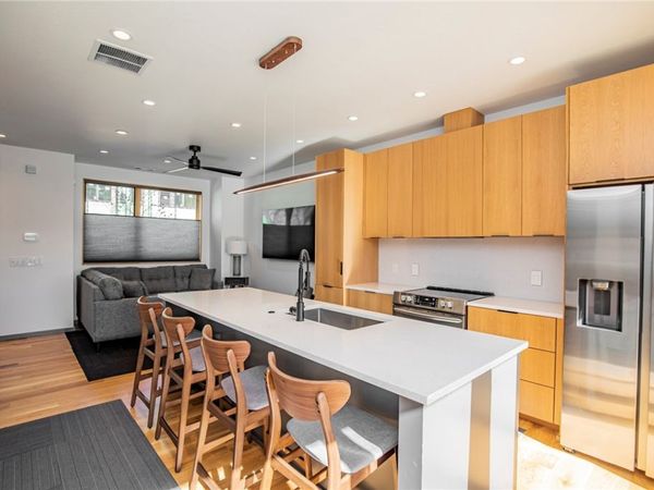 230 SE 7th Street, Bentonville, AR 72712