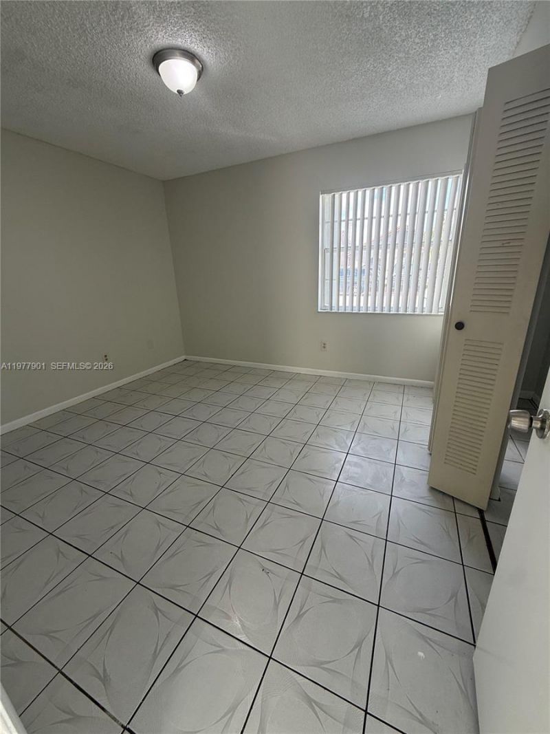 2566 W 73rd Pl , Hialeah, FL 33016 Photo