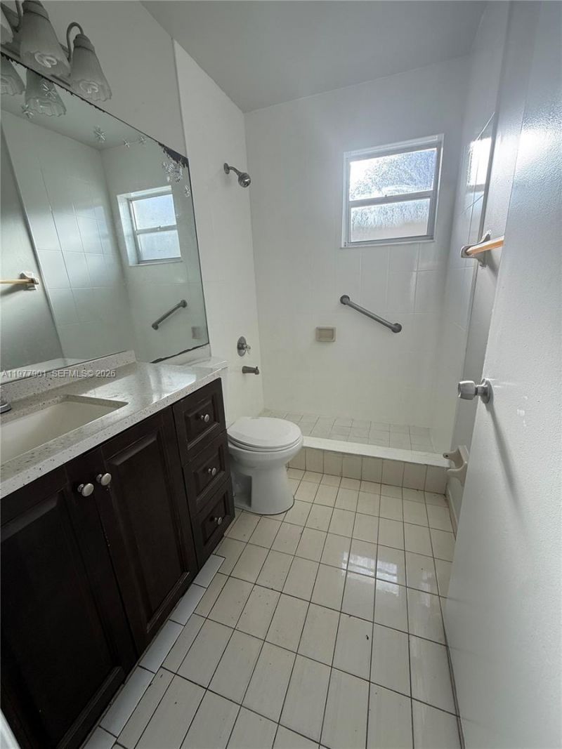 2566 W 73rd Pl , Hialeah, FL 33016 Photo