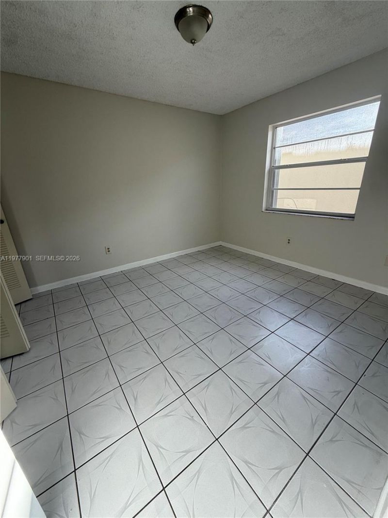 2566 W 73rd Pl, Hialeah, FL 33016 Photo