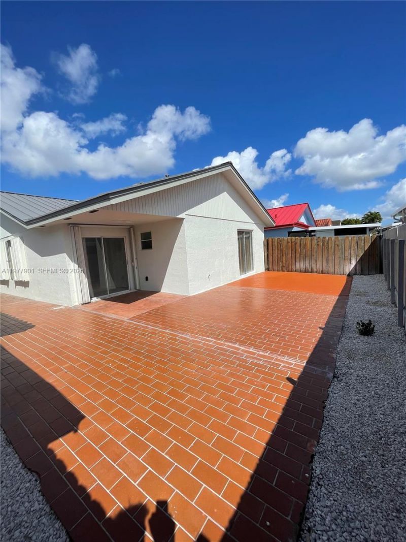 2566 W 73rd Pl, Hialeah, FL 33016 Photo