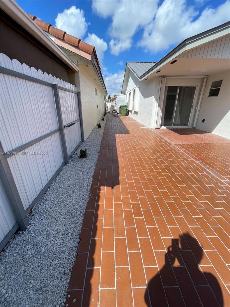 2566 W 73rd Pl, Hialeah, FL 33016 Photo