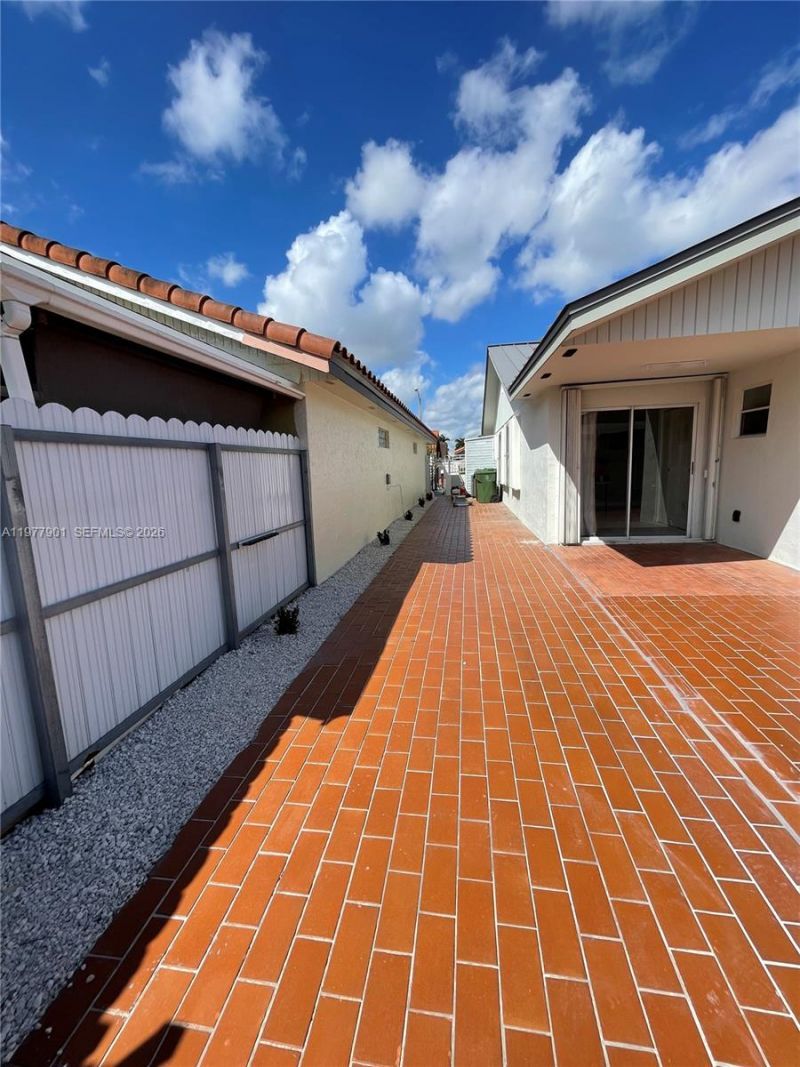 2566 W 73rd Pl , Hialeah, FL 33016 Photo